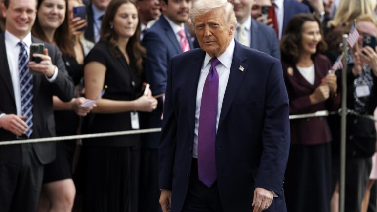 Trump dice que la guerra contra Irán "está ganada", pero sugiere que continuará la ofensiva