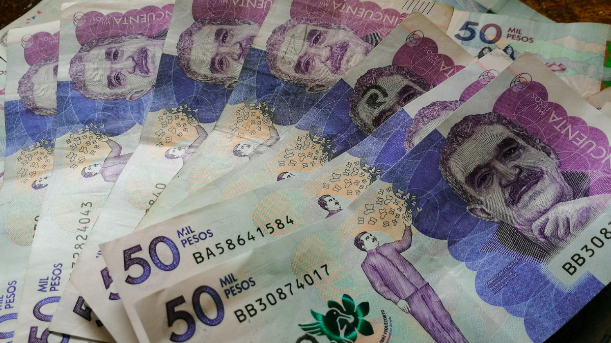 Gobierno decretó aumento del 7% para empleados públicos y definió nuevos rangos salariales con pago retroactivo en abril.