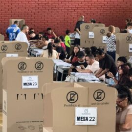 Tensión en escrutinio al Congreso: equipos jurídicos revisan actas y votos mesa a mesa