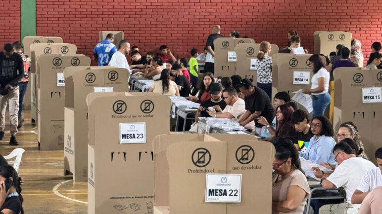 ¡Atención! Se cierran las urnas tras ocho horas de jornada electoral en Colombia