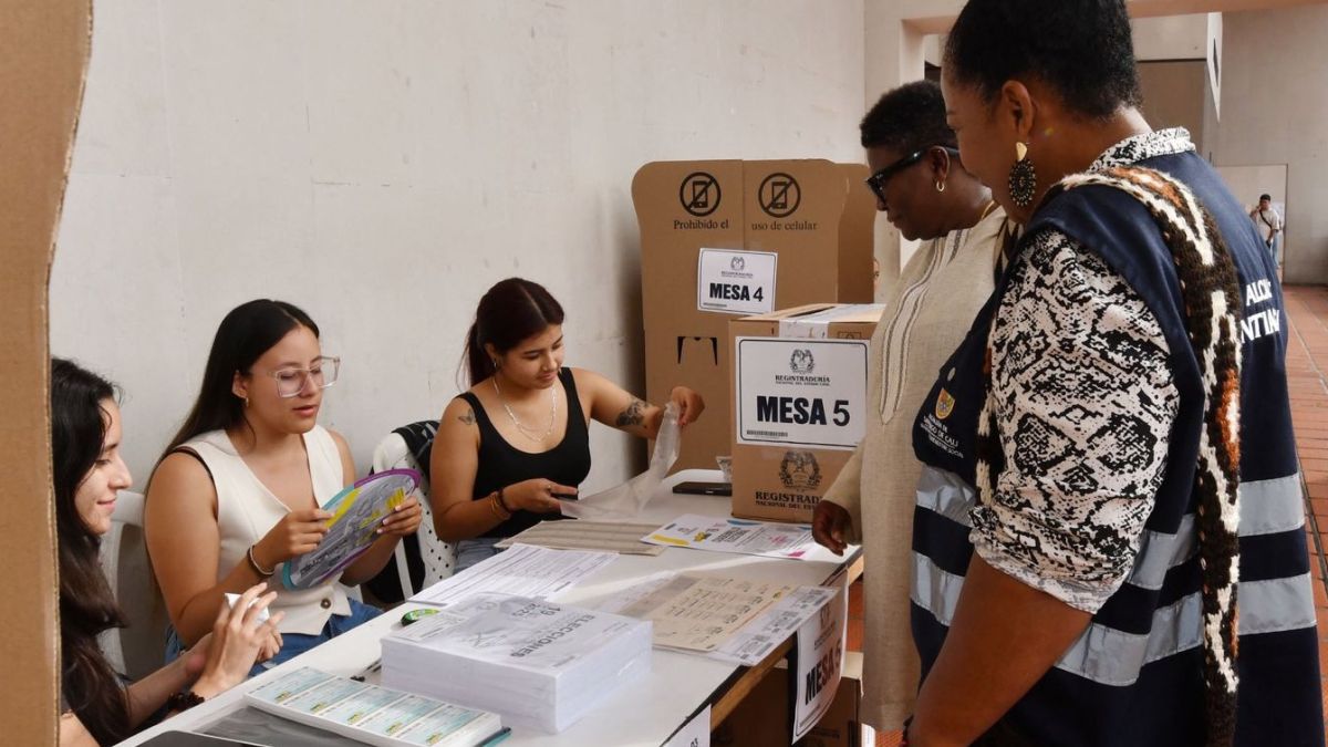 Más del 50% de colombianos siente que no hay transparencia en la democracia: esto revela la encuesta 'cuidar la democracia'