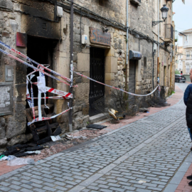 Tres personas murieron y cuatro resultaron heridas tras el incendio de un edificio en Miranda de Ebro.
