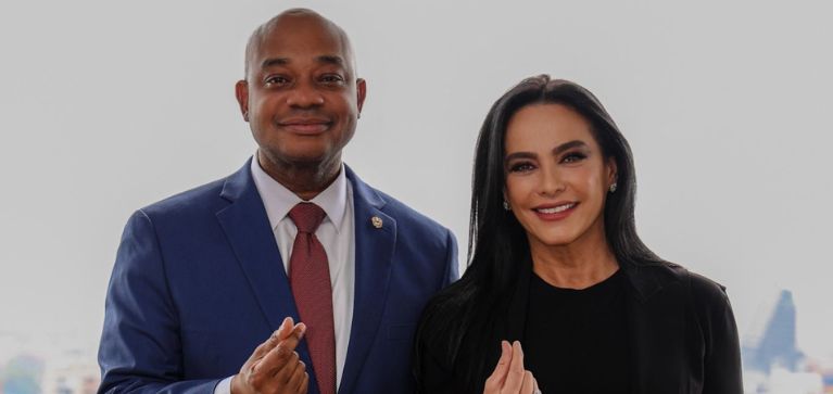 Luis Gilberto Murillo anuncia a Luz María Zapata como fórmula vicepresidencial