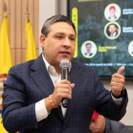 Mauricio Lizcano anuncia a Luis Carlos Reyes como su fórmula vicepresidencial