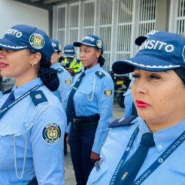 Mujeres rompen barreras y ocupan oficios históricamente dominados por hombres