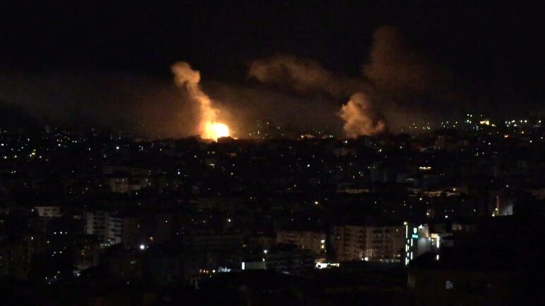 Israel lanza intensa oleada de bombardeos contra los suburbios de Beirut