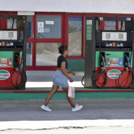 Buque petrolero ruso llega a Cuba con autorización de EE. UU.