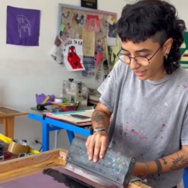 Del garaje a la marca: emprendimiento caleño de serigrafía estampa identidad en cada prenda
