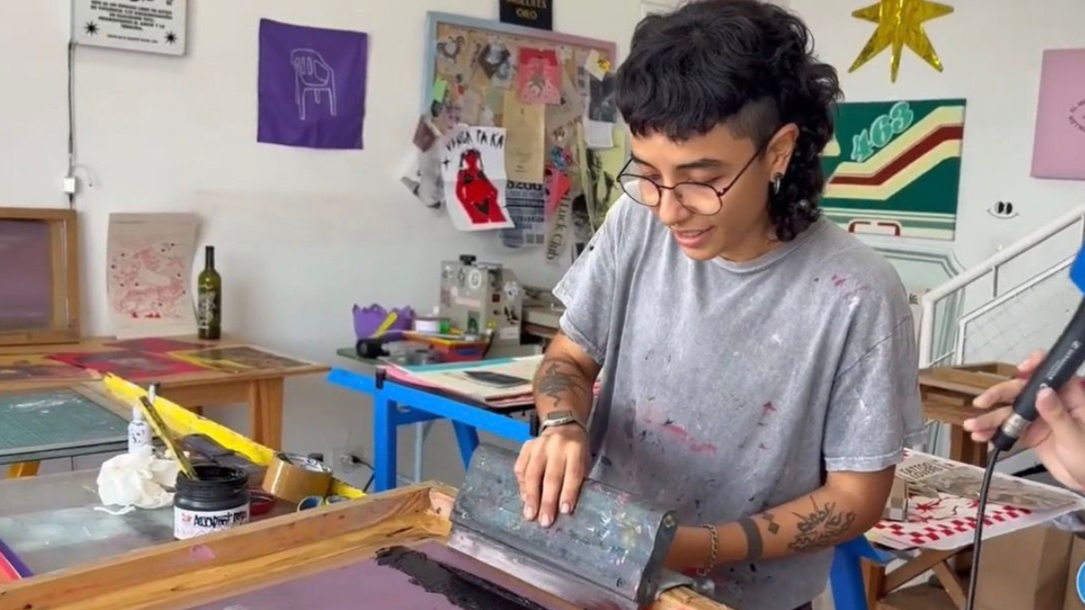 Del garaje a la marca: emprendimiento caleño de serigrafía estampa identidad en cada prenda