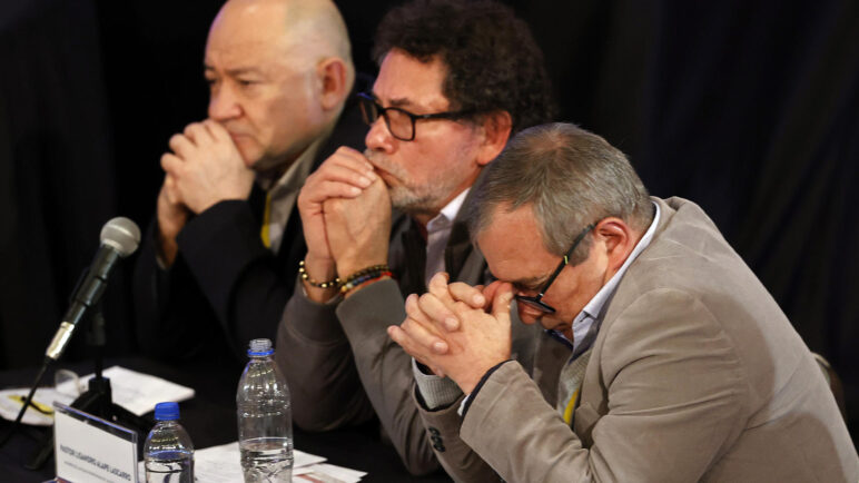 Exjefes de las FARC admiten responsabilidad por reclutar miles de menores en el conflicto