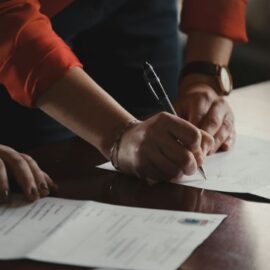 Evite sanciones: Consejos antes de firmar un contrato de arrendamiento de un local comercial