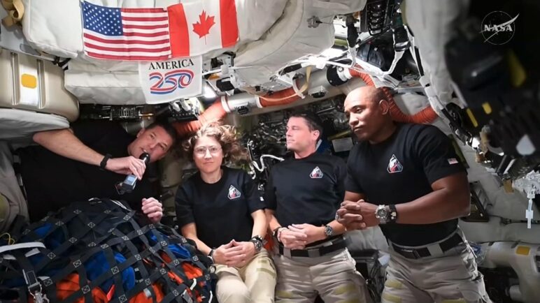 Astronautas de Artemis II narran a Trump su paso por el lado oscuro de la luna