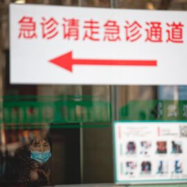 Acusan de recibir sobornos al exalcalde de Wuhan que gestionó el primer brote de Covid-19
