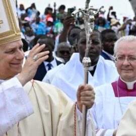 “El mundo está marcado por tiranos”: esto dijo el Papa León XIV