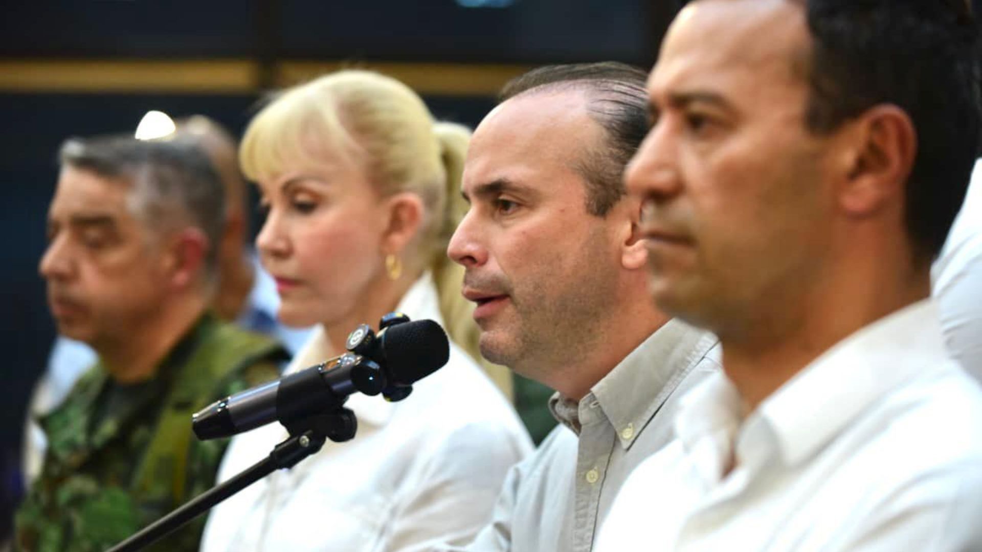 Petro dice que las armas que "matan civiles" en el suroccidente colombiano llegan desde Ecuador