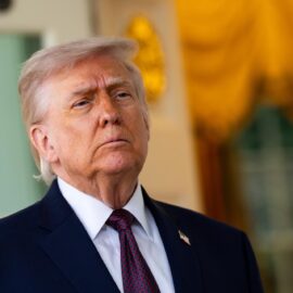Trump anuncia un alto el fuego indefinido para negociar con Irán