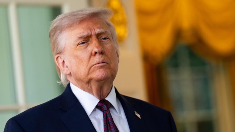 Trump anuncia un alto el fuego indefinido para negociar con Irán