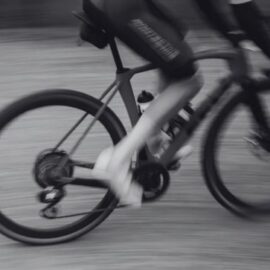 Luto en el ciclismo colombiano: Pedalista fallece tras accidente en carrera en Europa