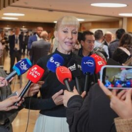 Gobernadora del Valle pide a candidatos presidenciales escuchar a las regiones