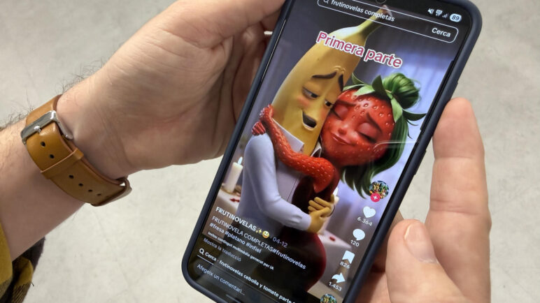 'Frutinovelas': la IA reiventa el melodrama en redes sociales y un colombiano está detrás