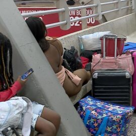 Bloqueo de la vía al mar mantiene suspendidos los viajes entre Cali y Buenaventura