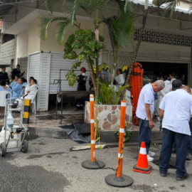 Emergencia por fuga de químicos en empresa del centro de Cali deja varios trabajadores afectados