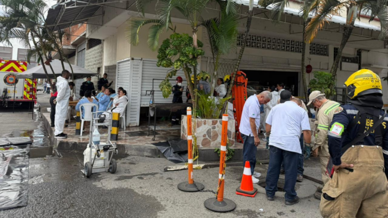 Emergencia por fuga de químicos en empresa del centro de Cali deja varios trabajadores afectados