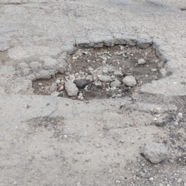 Huecos y accidentes preocupan a residentes de Valle del Lili: comunidad exige intervención