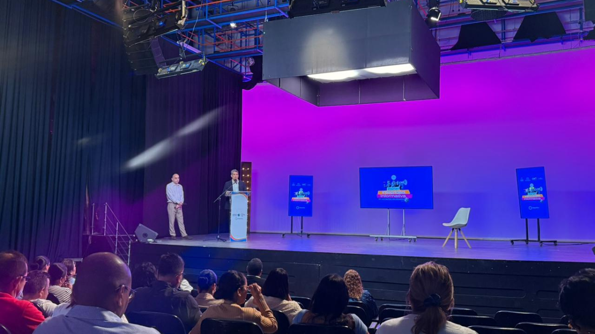 Expertos en Cali se reunieron para ver el impacto de las noticias falsas en medio de las elecciones