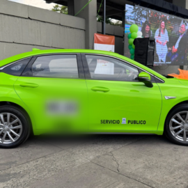 Cali pone en marcha sus primeros taxis eléctricos y le apuesta a una movilidad más limpia