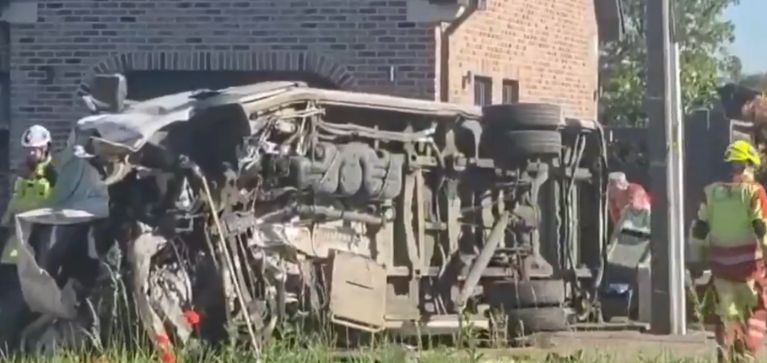 Al menos cuatro personas fallecieron tras choque de un tren contra un autobús escolar en Bélgica