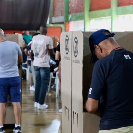 ¿Qué pasa si estoy en la fila para votar y son las 4:00 p.m.? Registraduría explica