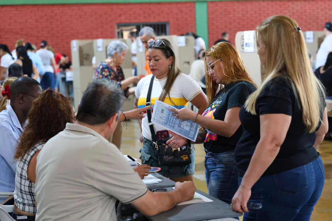 Registraduría y Procuraduría llaman a no usar celulares en puestos de votación