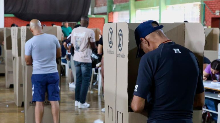 ¿Qué pasa si estoy en la fila para votar y son las 4:00 p.m.? Registraduría explica