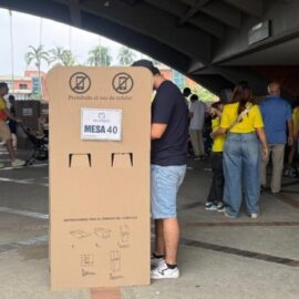 Gobierno prohíbe uso de celulares y cámaras dentro de cubículos en puestos de votación