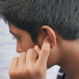 La importancia del cuidado auditivo: casos especiales y atención a niños