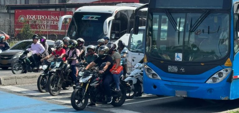 Motocicletas desplazan al MIO y encienden alertas por seguridad vial en Cali