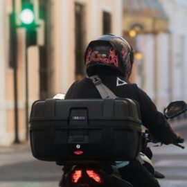 Maleteros para moto: ¿cómo elegir correctamente este artículo?