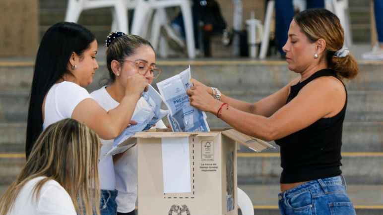El voto en blanco supera a seis candidatos en la primera vuelta presidencial de Colombia