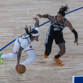 ¡Finales de infarto en la NBA! Knicks cayeron ante los Spurs y hay partido: locura en NY