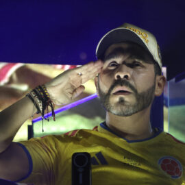 Analistas atribuyen victoria de Abelardo de la Espriella a estrategia emocional, marketing y antipetrismo