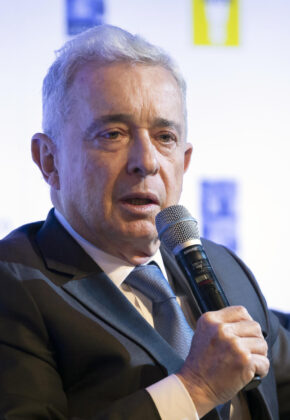 Expresidente Álvaro Uribe es citado a indagatoria por presuntos vínculos en masacres de El Aro y La Granja 