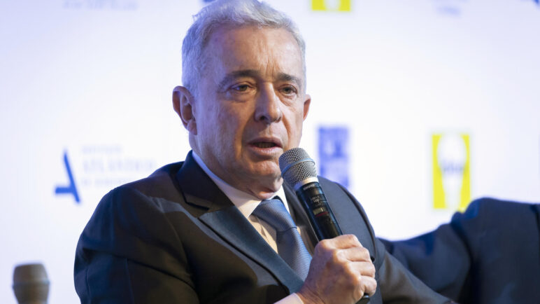 Expresidente Álvaro Uribe es citado a indagatoria por presuntos vínculos en masacres de El Aro y La Granja 