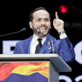 Magistrado de Bogotá ordena a De la Espriella quitar publicidad política que tenga símbolos patrios