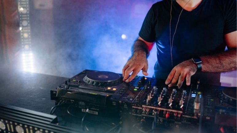 DJ de la Calle del Sabor denuncia hurto de sus equipos en el barrio San Antonio