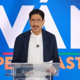 Cepeda advierte que acudirá a la 'desobediencia civil' si De la Espriella no cumple exigencias