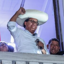 Partido de Roberto Sánchez respalda proyecciones de resultados electorales en Perú