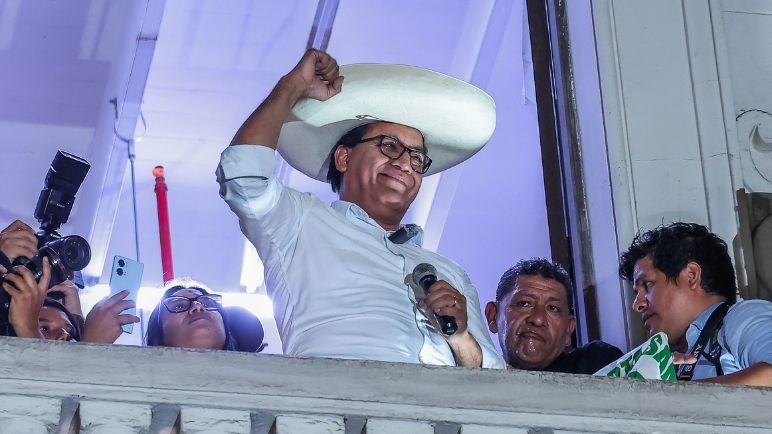 Partido de Roberto Sánchez respalda proyecciones de resultados electorales en Perú