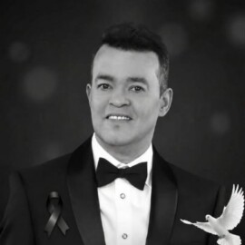 Recordando a Álex Bueno: la voz que marcó generaciones con merengue y bachata