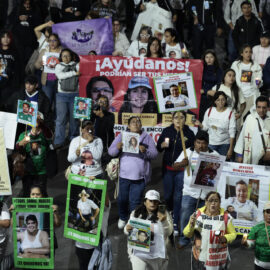 Familias de desaparecidos en México desafían cerco del Mundial a horas de la inauguración